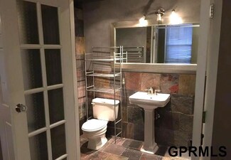 312 S 16th St Unit 42, Omaha, NE 68102