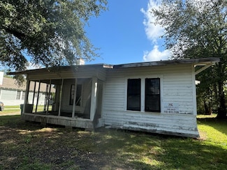 906 6th St, Orange, TX 77630