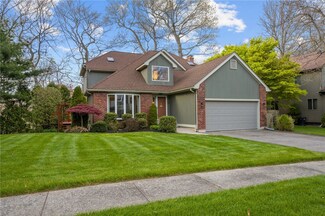 23 Tivoli Ct, Warwick, RI 02886