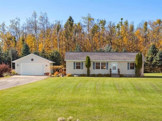 3854 Blackbird Rd, Petoskey, MI 49770