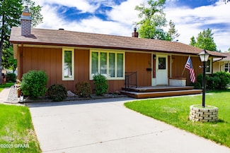 705 19th Ave S, Grand Forks, ND 58201