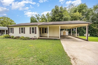 208 E Maple St, Yadkinville, NC 27055
