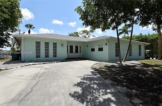 3461 Lakeview Dr, Naples, FL 34112