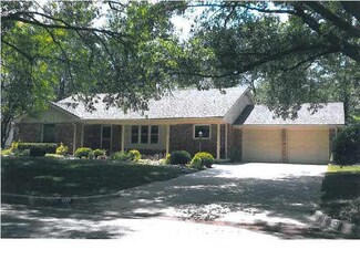 807 N Brookfield St, Wichita, KS 67206
