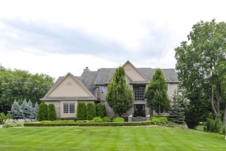 71 Knorrwood Dr, Rochester, MI 48306