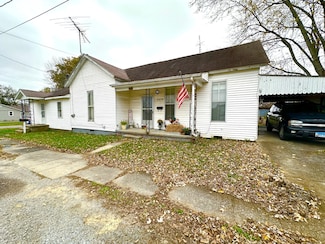 503 W Robinson St, Carmi, IL 62821