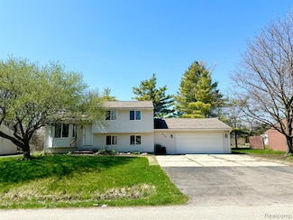 2130 Aldwin Dr, West Bloomfield, MI 48324