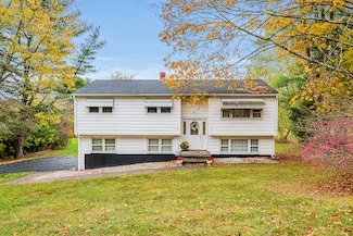 40 Kenneth Cir, Guilford, CT 06437