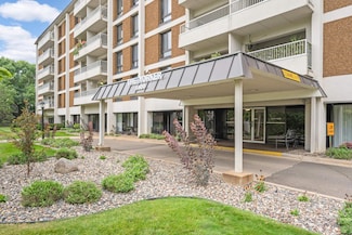 6400 York Ave S Unit 512, Edina, MN 55435