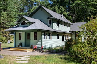 81 N Village Rd, Cape Neddick, ME 03902