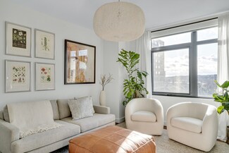 80 Fenwood Rd Unit 806, Boston, MA 02115