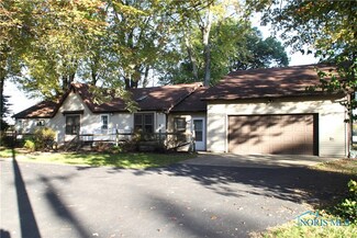 16428 W Poe Rd, Bowling Green, OH 43402