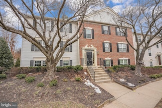 3808 Green Ridge Ct Unit 302, Fairfax, VA 22033