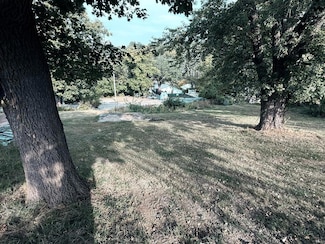 1288 Lakeshore Dr, Brooklyn, IA 52211