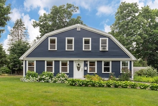 54 Highland Ave, Lynnfield, MA 01940