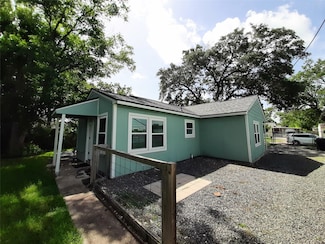 7607 Moss Rose St, Houston, TX 77012