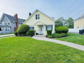 28 Brower Ave, Woodmere, NY 11598
