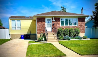 3297 Elliott Blvd, Oceanside, NY 11572