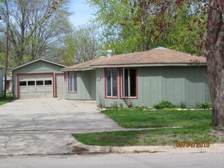 280 E 4th St, Zumbrota, MN 55992