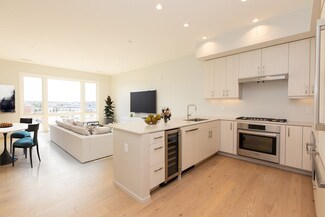 10 Shipyard Dr Unit 415, Hingham, MA 02043