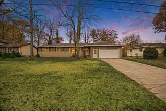 812 Winslow Ct, Norton Shores, MI 49441