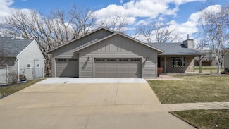 2316 Wilshire Ln NE, Rochester, MN 55906
