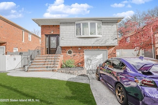 80 Valdemar Ave, Staten Island, NY 10309