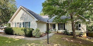 108 Oak Ridge Dr, Greenwood, SC 29649