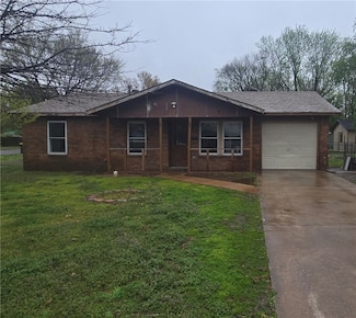 2511 N 4th St, Rogers, AR 72756