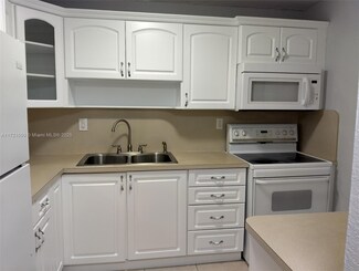 1855 W 60th St Unit 446, Hialeah, FL 33012