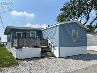 265 S Meachem Rd Unit 39, Port Clinton, OH 43452