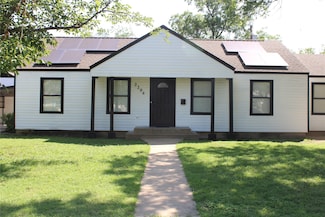 2204 Dartmore St, Brownwood, TX 76801