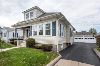 31 Grosvenor Ave, Pawtucket, RI 02860