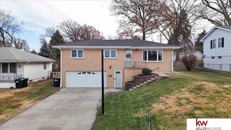 2727 S 49th St, Omaha, NE 68106
