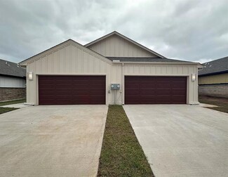 1121 Carpe Diem Ct, Edmond, OK 73003