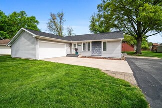 612 E Elm St, Le Roy, IL 61752