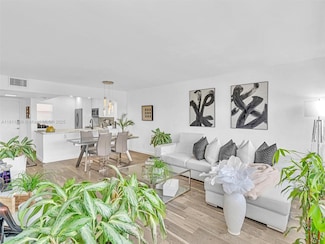 215 SE 3rd Ave Unit 403C, Hallandale Beach, FL 33009