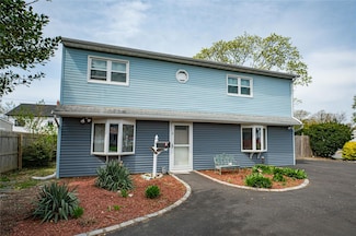 46 Stone Ln, Levittown, NY 11756