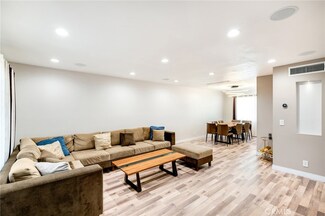 9538 Via Venezia, Burbank, CA 91504