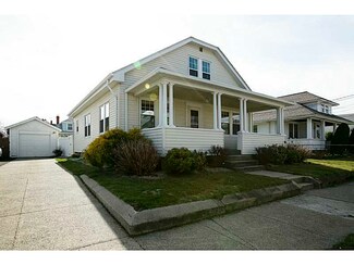 28 Ausdale Rd, Cranston, RI 02910