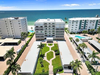 1977 Gulf Shore Blvd N Unit 204, Naples, FL 34102