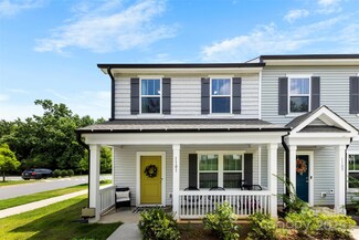 1101 Plaza Walk Dr, Charlotte, NC 28215
