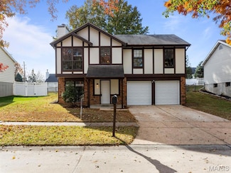 1095 Summit Meadows Dr, Fenton, MO 63026