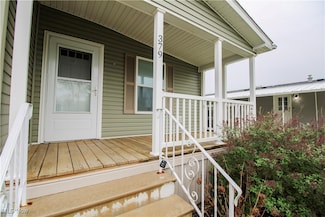 379 Pin Oak Cir, Elyria, OH 44035