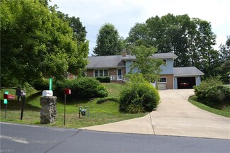 1253 Lakewood Cir, Washington, WV 26181