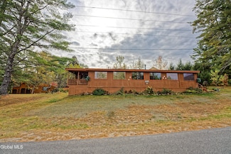 111 Algonquin Dr, Wells, NY 12190