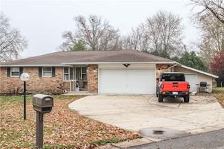 7 Mitchell Ave, Mattoon, IL 61938