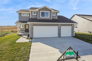 1390 Werthman Dr, Waukee, IA 50263