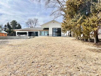 28 Hilltop Dr, Loup City, NE 68853