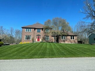 472 Ashton Ct SE, Grand Rapids, MI 49546